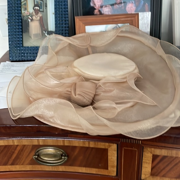 Two fancy church hats, tea or Kentucky Derby. - Picture 4 of 5